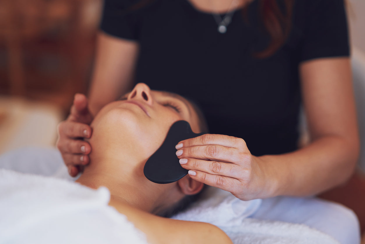 How a Gua Sha Facial Helps with Tension, Circulation, and Detoxification